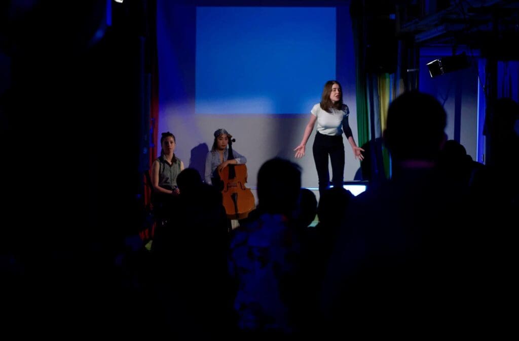 Three Piece Suite, De Player